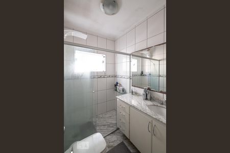 Casa à venda com 210m², 3 quartos e 2 vagasBanheiro 2