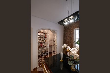 Casa à venda com 210m², 3 quartos e 2 vagasAdega