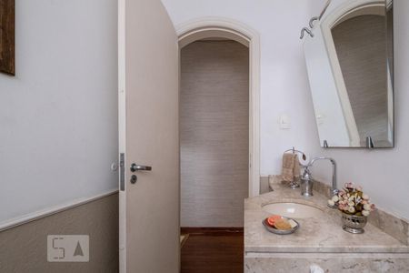 Casa à venda com 210m², 3 quartos e 2 vagasLavabo