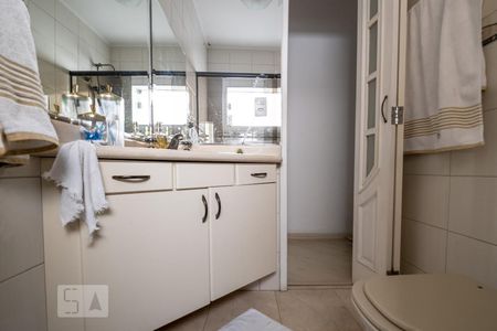 Casa à venda com 210m², 3 quartos e 2 vagasBanheiro da suíte