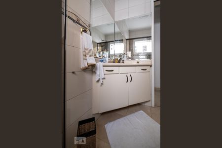 Casa à venda com 210m², 3 quartos e 2 vagasBanheiro da suíte