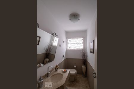 Casa à venda com 210m², 3 quartos e 2 vagasLavabo