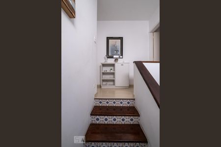 Casa à venda com 210m², 3 quartos e 2 vagasEscada