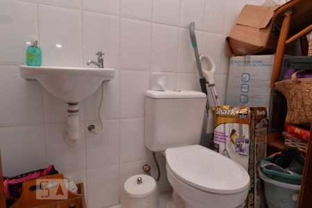 Casa à venda com 157m², 3 quartos e 3 vagas Casa à venda com 157m², 3 quartos e 3 vagasBanheiro de Serviço