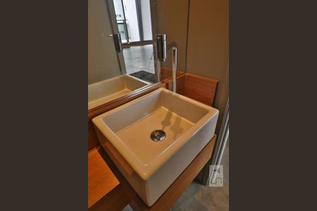 Lavabo de apartamento para alugar com 1 quarto, 55m² em Paraíso, São Paulo