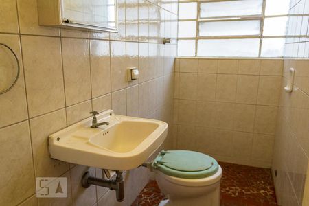 Casa à venda com 190m², 3 quartos e 2 vagas Casa à venda com 190m², 3 quartos e 2 vagasBanheiro de Serviço