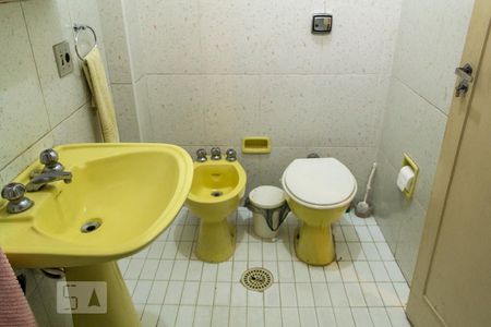 Casa à venda com 190m², 3 quartos e 2 vagas Casa à venda com 190m², 3 quartos e 2 vagasBanheiro da Suíte