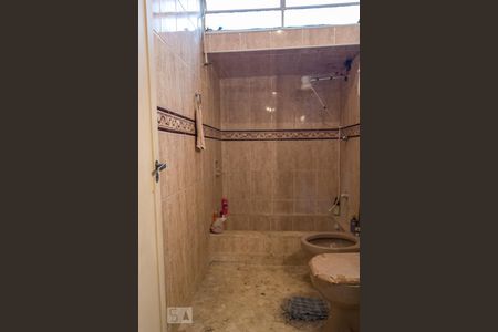 Casa à venda com 190m², 3 quartos e 2 vagas Casa à venda com 190m², 3 quartos e 2 vagasBanheiro