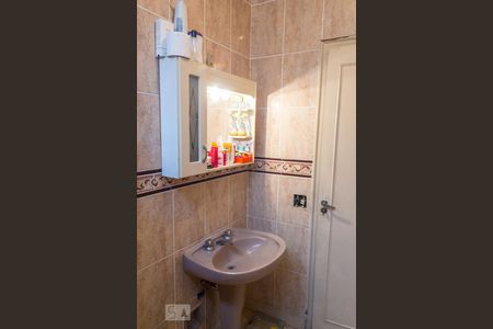 Casa à venda com 190m², 3 quartos e 2 vagas Casa à venda com 190m², 3 quartos e 2 vagasBanheiro