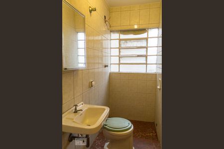 Casa à venda com 190m², 3 quartos e 2 vagas Casa à venda com 190m², 3 quartos e 2 vagasBanheiro de Serviço