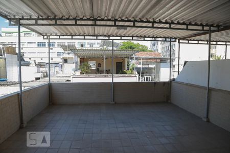 Casa de condomínio à venda com 198m², 4 quartos e sem vaga Casa de condomínio à venda com 198m², 4 quartos e sem vagaTerraço