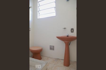 Casa de condomínio à venda com 198m², 4 quartos e sem vaga Casa de condomínio à venda com 198m², 4 quartos e sem vagaBanheiro 3