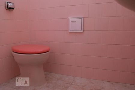 Casa de condomínio à venda com 198m², 4 quartos e sem vaga Casa de condomínio à venda com 198m², 4 quartos e sem vagaBanheiro Social 1