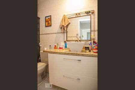 Apartamento à venda com 58m², 2 quartos e 1 vaga Apartamento à venda com 58m², 2 quartos e 1 vagaBanheiro