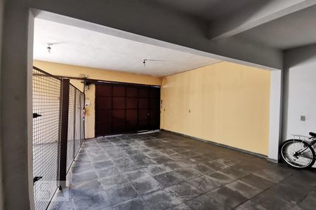 Casa à venda com 218m², 3 quartos e 5 vagas Casa à venda com 218m², 3 quartos e 5 vagasGaragem