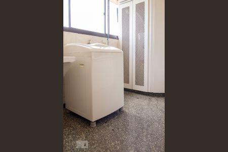 Apartamento à venda com 147m², 3 quartos e 2 vagas Apartamento à venda com 147m², 3 quartos e 2 vagasÁrea de Serviço