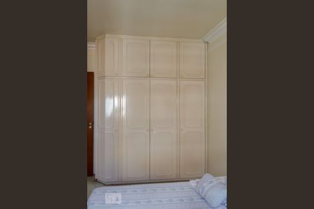 Apartamento à venda com 147m², 3 quartos e 2 vagas Apartamento à venda com 147m², 3 quartos e 2 vagasQuarto 4