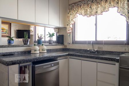 Apartamento à venda com 147m², 3 quartos e 2 vagas Apartamento à venda com 147m², 3 quartos e 2 vagasCozinha