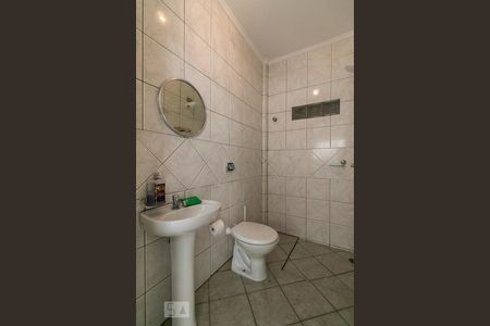 Casa para alugar com 360m², 3 quartos e 6 vagasÁrea de Serviço - Banheiro 