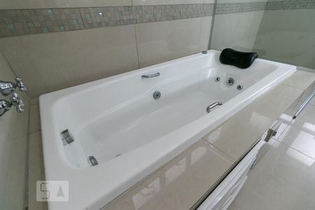 Casa para alugar com 360m², 3 quartos e 6 vagasBanheiro da Suíte - Banheiro