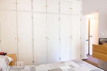 Apartamento à venda com 199m², 3 quartos e 2 vagas Apartamento à venda com 199m², 3 quartos e 2 vagasSuíte