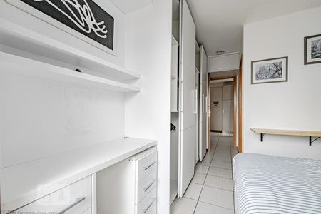 Quarto 1 de apartamento para alugar com 1 quarto, 34m² em Centro, Curitiba