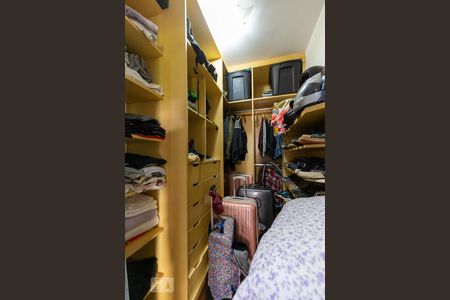 Apartamento à venda com 120m², 2 quartos e 2 vagas Apartamento à venda com 120m², 2 quartos e 2 vagasCloset