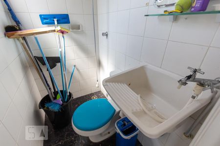 Apartamento à venda com 120m², 2 quartos e 2 vagas Apartamento à venda com 120m², 2 quartos e 2 vagasBanheiro de serviço