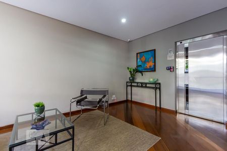 Apartamento à venda com 120m², 2 quartos e 2 vagas Apartamento à venda com 120m², 2 quartos e 2 vagasHall social