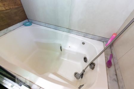 Apartamento à venda com 120m², 2 quartos e 2 vagas Apartamento à venda com 120m², 2 quartos e 2 vagasBanheiro da suíte - Hidro