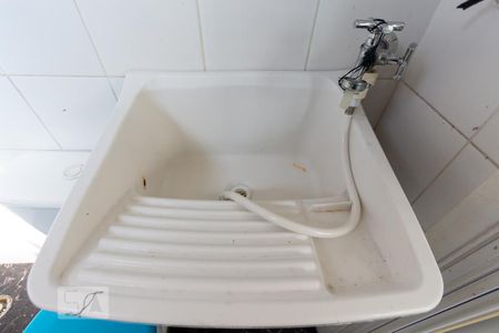 Apartamento à venda com 120m², 2 quartos e 2 vagas Apartamento à venda com 120m², 2 quartos e 2 vagasBanheiro de serviço - Pia