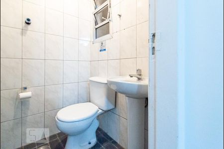 Banheiro de kitnet/studio para alugar com 1 quarto, 41m² em República, São Paulo