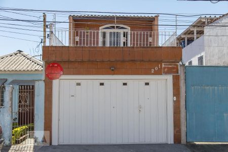 Casa à venda com 170m², 3 quartos e 2 vagas Casa à venda com 170m², 3 quartos e 2 vagasFachada