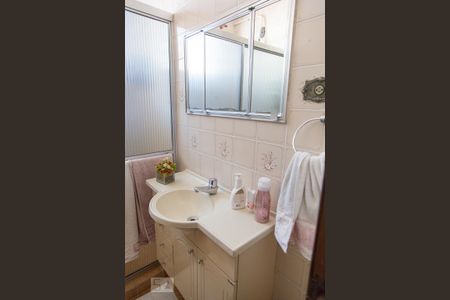 Casa à venda com 170m², 3 quartos e 2 vagas Casa à venda com 170m², 3 quartos e 2 vagasBanheiro 1