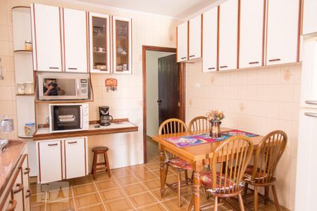 Casa à venda com 170m², 3 quartos e 2 vagas Casa à venda com 170m², 3 quartos e 2 vagasCozinha