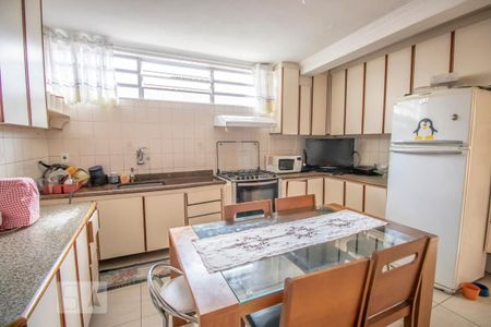 Casa à venda com 120m², 4 quartos e 1 vaga Casa à venda com 120m², 4 quartos e 1 vagaCozinha