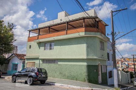 Casa à venda com 120m², 4 quartos e 1 vaga Casa à venda com 120m², 4 quartos e 1 vagaFachada
