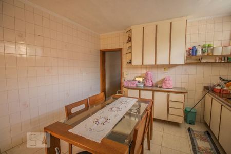 Casa à venda com 120m², 4 quartos e 1 vaga Casa à venda com 120m², 4 quartos e 1 vagaCozinha