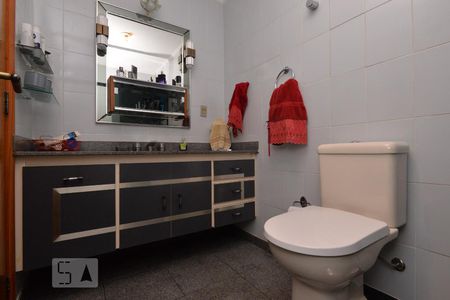 Apartamento à venda com 250m², 5 quartos e 4 vagasBanheiro da Suíte 3