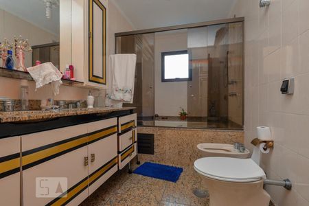 Apartamento à venda com 250m², 5 quartos e 4 vagasBanheiro da Suíte