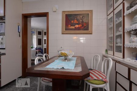 Apartamento à venda com 250m², 5 quartos e 4 vagasCozinha