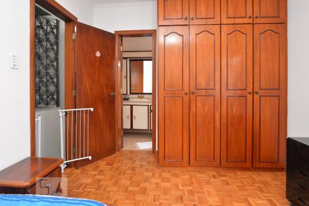 Casa à venda com 230m², 4 quartos e 3 vagas Casa à venda com 230m², 4 quartos e 3 vagasQuarto 2