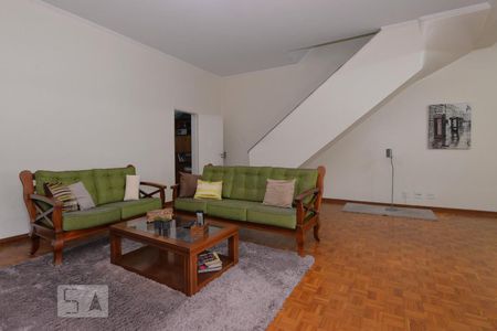 Casa à venda com 230m², 4 quartos e 3 vagas Casa à venda com 230m², 4 quartos e 3 vagasSala