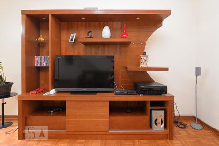 Casa à venda com 230m², 4 quartos e 3 vagas Casa à venda com 230m², 4 quartos e 3 vagasSala