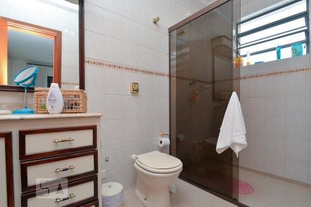 Casa à venda com 230m², 4 quartos e 3 vagas Casa à venda com 230m², 4 quartos e 3 vagasBanheiro da Suíte 1