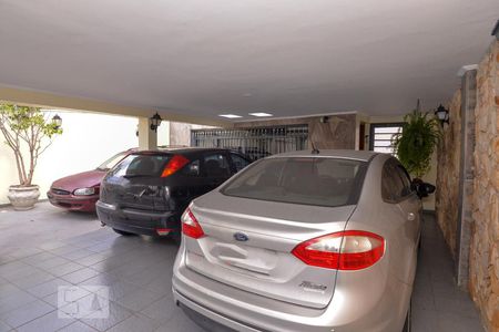 Casa à venda com 230m², 4 quartos e 3 vagas Casa à venda com 230m², 4 quartos e 3 vagasÁrea externa