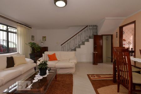 Casa à venda com 230m², 4 quartos e 3 vagas Casa à venda com 230m², 4 quartos e 3 vagasSala