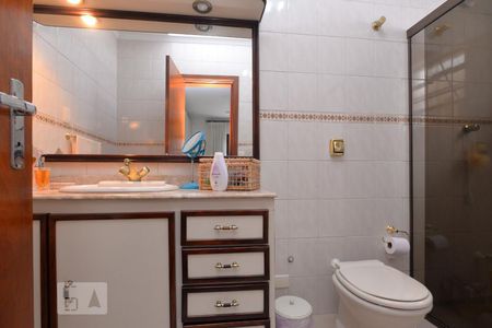 Casa à venda com 230m², 4 quartos e 3 vagas Casa à venda com 230m², 4 quartos e 3 vagasBanheiro da Suíte 1
