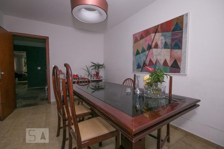 Casa à venda com 550m², 5 quartos e 4 vagas Casa à venda com 550m², 5 quartos e 4 vagasSala de jantar