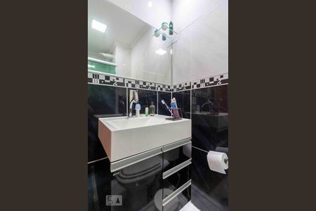 Apartamento à venda com 47m², 2 quartos e sem vaga Apartamento à venda com 47m², 2 quartos e sem vagaBanheiro